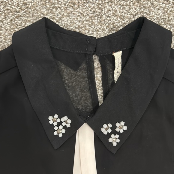 WILLOW & CLAY sheer sleeveless top beaded tie neck Large - Picture 2 of 4